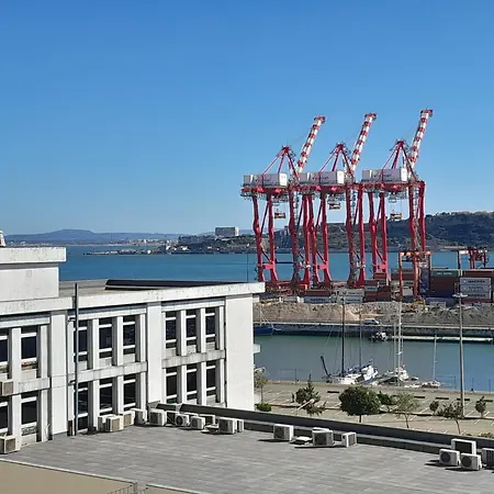 Sobre O Rio Appartamento Lisbona